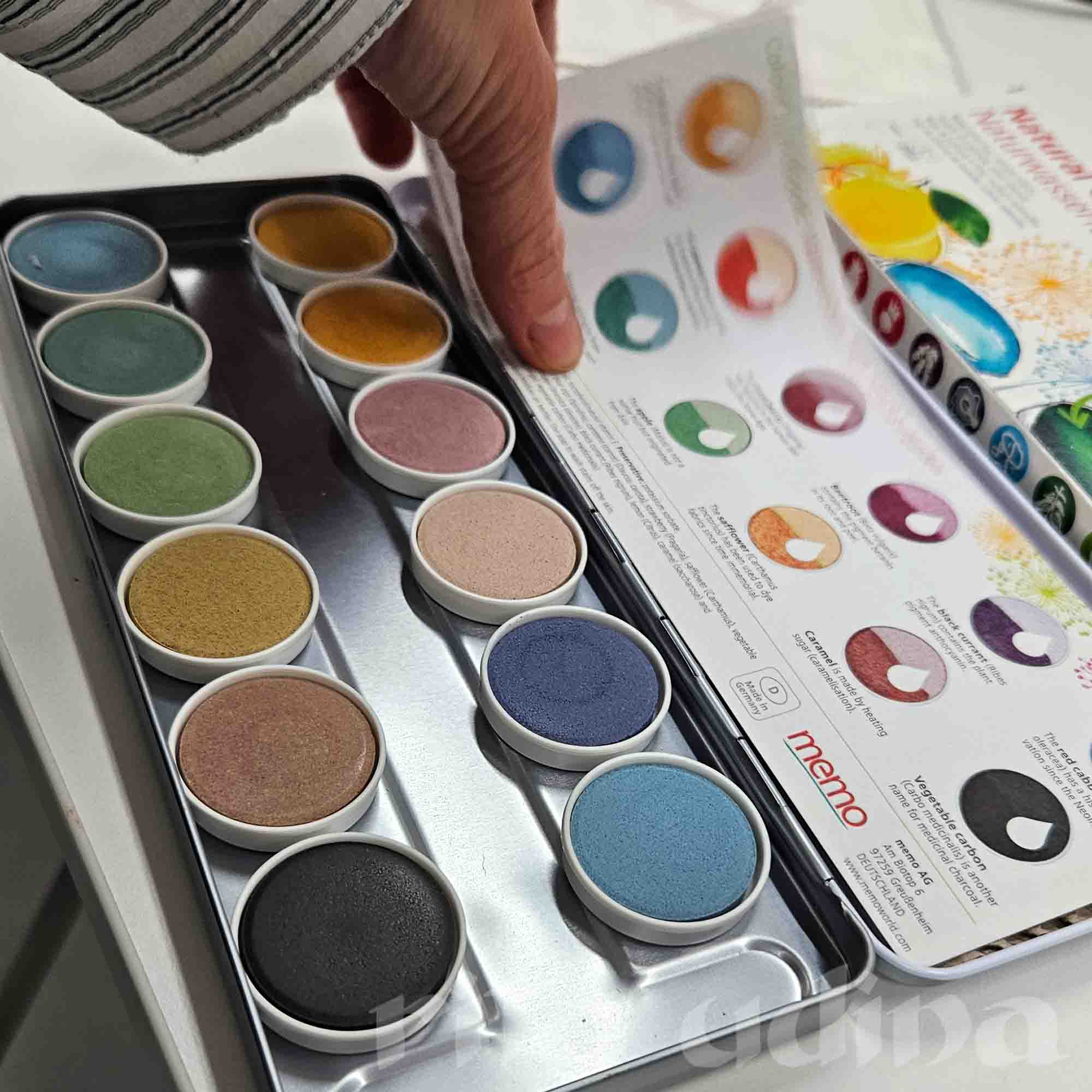 Watercolours made from natural organic pigments